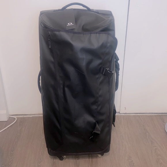 Oakley Bags Oakley Large Endless Adventure Roller Poshmark